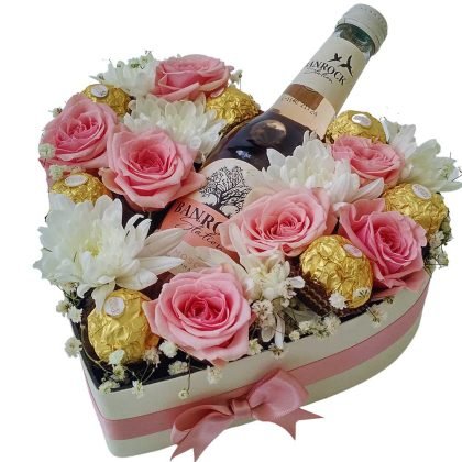 Mini roses & chrysanthemums with Banrock 200ml & Ferrero rocher